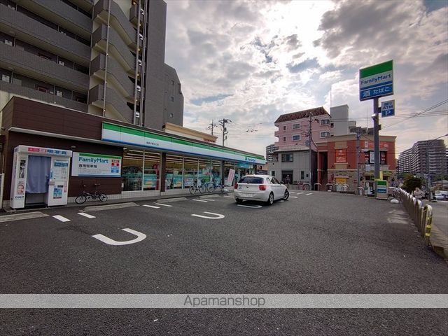 コンビニ　ファミリーマート（コンビニ）まで983m