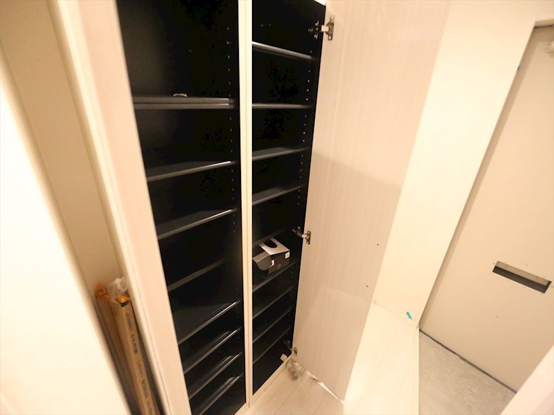 玄関　玄関　シューズボックス付（収納充実してます）　同仕様写真