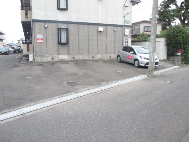 駐車場　専用駐車場ございます。