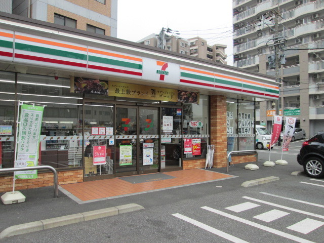 コンビニ　セブンイレブン八幡西本町４丁目店（コンビニ）まで295m
