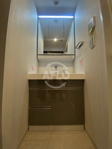 洗面設備　エステムコート大阪福島ルアーナ　洗面所