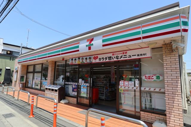コンビニ　セブンイレブン（コンビニ）まで200m