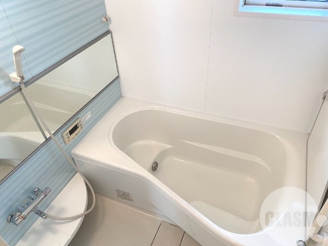 バス・シャワールーム　浴室乾燥機＆追焚機能付き広々バスルーム♪