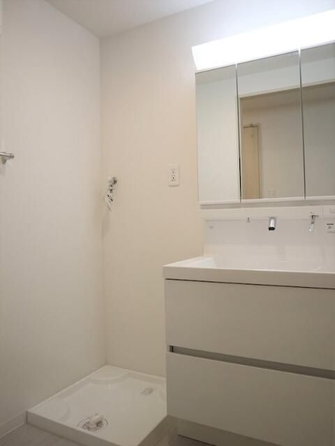 洗面設備　コンパクトで使いやすい洗面所