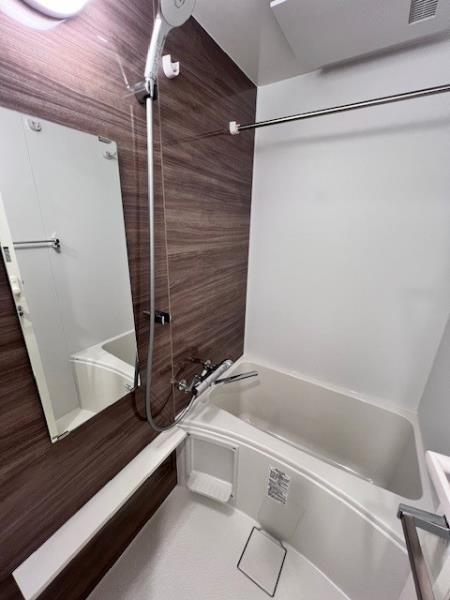 バス・シャワールーム　落ち着いた空間のお風呂です