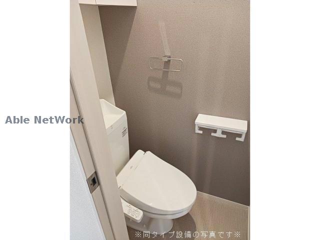 トイレ　※同型タイプ参考写真