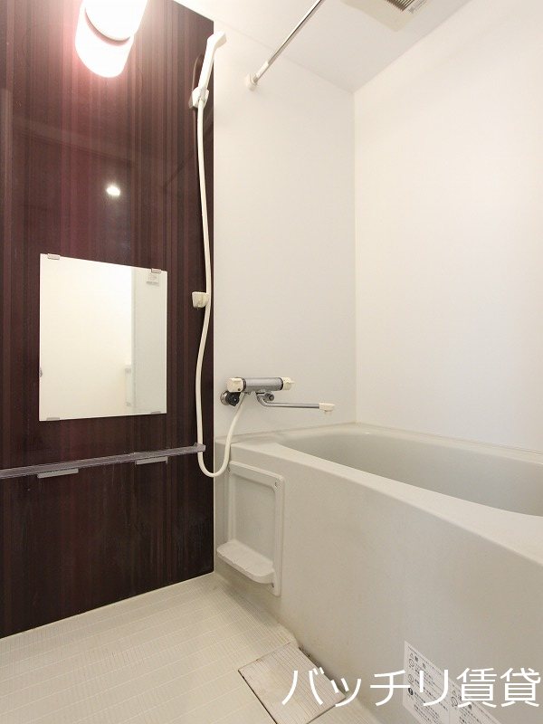 バス・シャワールーム　画像は同型タイプの為、現状を優先致します。