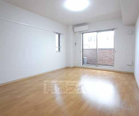 居室・リビング　広々とした部屋です。