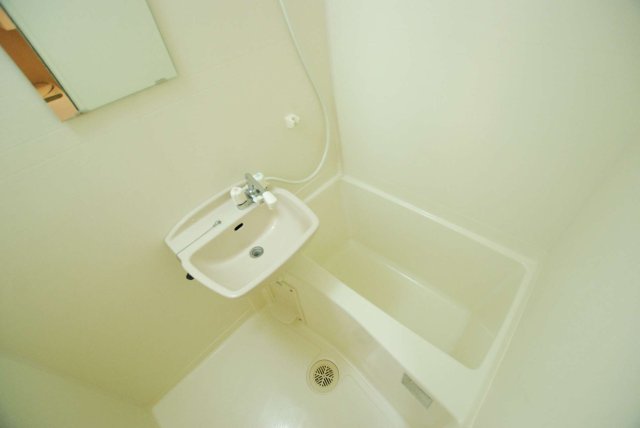 バス・シャワールーム　日々の疲れを癒すお風呂付です