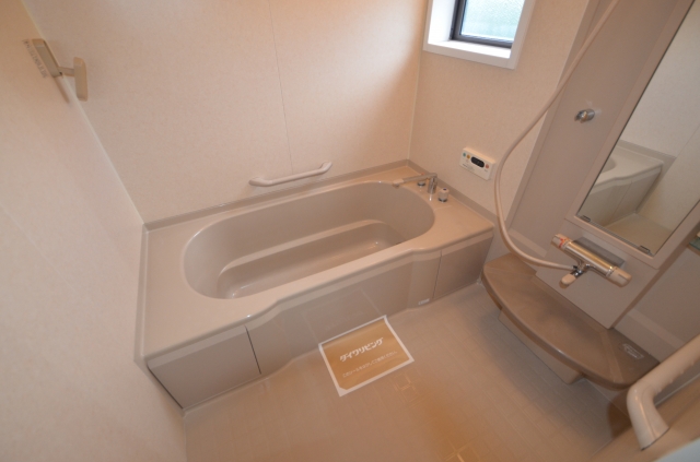 バス・シャワールーム　浴室乾燥・追い炊き機能付きで便利♪