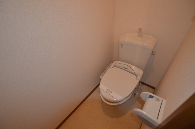 トイレ　温水洗浄暖房便座ついてます♪