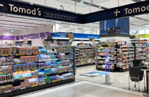 ドラックストア　トモズ 有明ガーデン店（ドラッグストア）まで124m