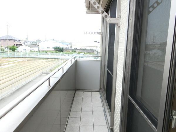 バルコニー　広々バルコニー