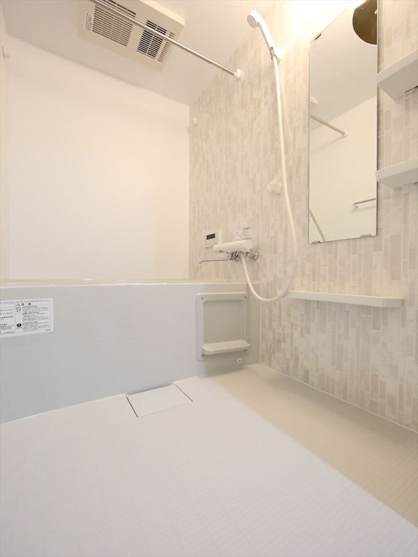 バス・シャワールーム　浴室暖房乾燥機付　追い焚き・オートバス機能付お風呂