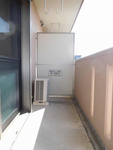 バルコニー　外からの目が気にならないバルコニーで洗濯物が干せます