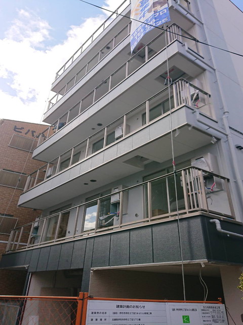 建物外観　建築中