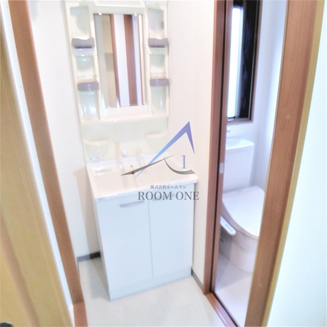 洗面設備　独立洗面台です。