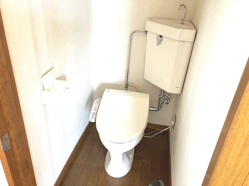 トイレ　※写真は別号室です。