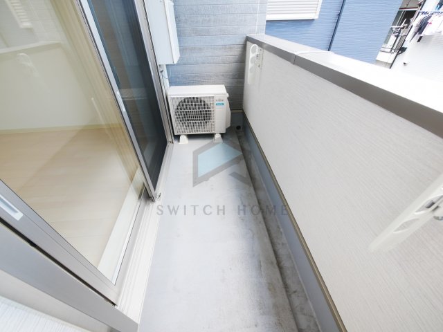 バルコニー　暖かな日差しのふりそそぐバルコニー