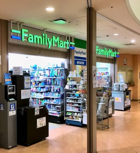 コンビニ　ファミリーマート 北野病院店（コンビニ）まで187m