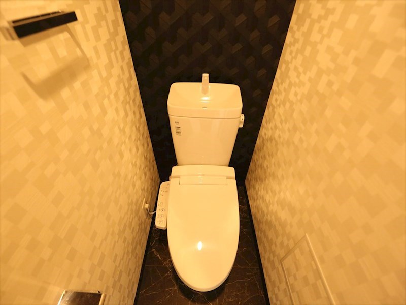 トイレ　温水洗浄暖房便座付トイレ