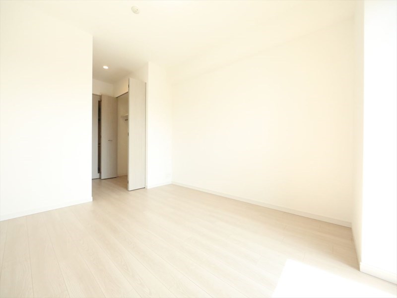 居室・リビング　洋室8.6帖　クローゼット付（収納充実してます）