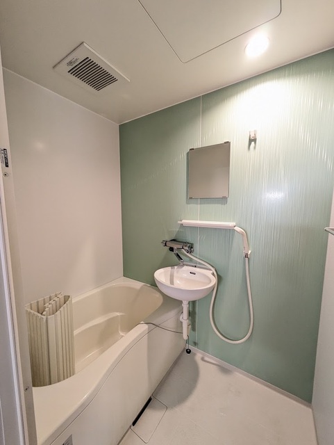 バス・シャワールーム　２点ユニットバス♪（清掃前です）