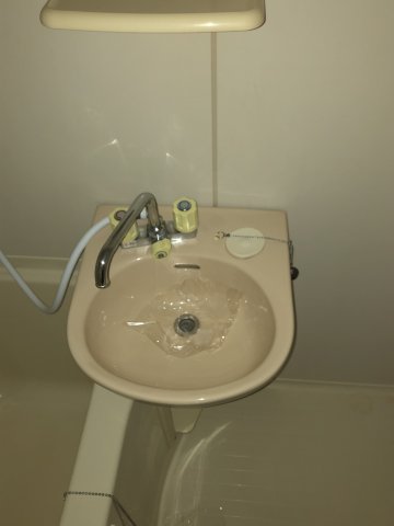 洗面設備　浴室内に洗面台付き！