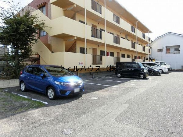 駐車場　敷地内駐車場！