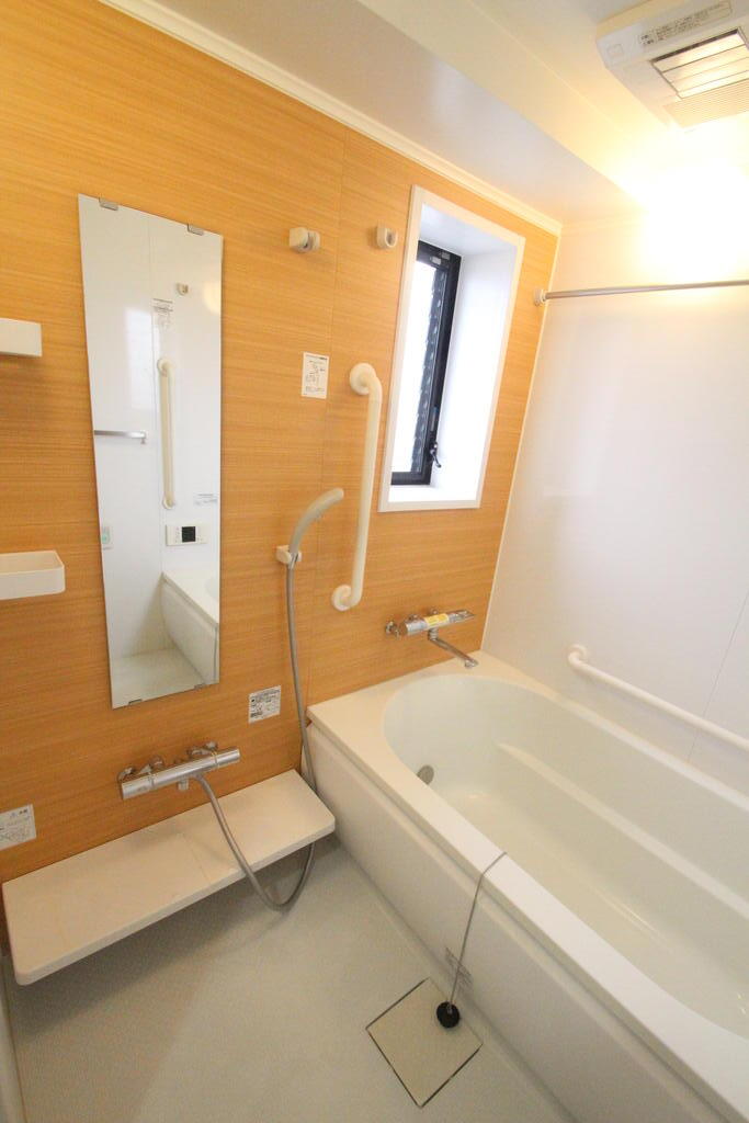 バス・シャワールーム　家主から頂戴した写真です。（退去予定者入居前写真）