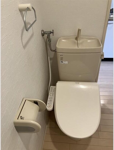 トイレ　嬉しいウォシュレット付きのトイレ！便座温かいですよ♪