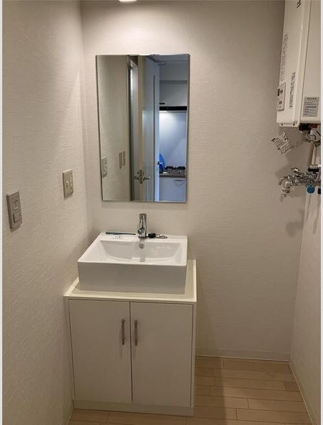洗面設備　朝の身支度に便利な洗面台です♪