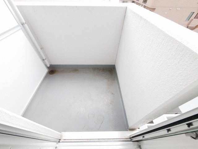 バルコニー　夏の布団干しがはかどるバルコニーです♪