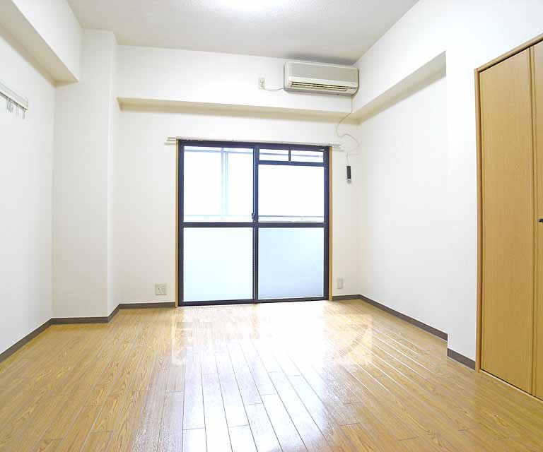 居室・リビング　広々とした洋室です。