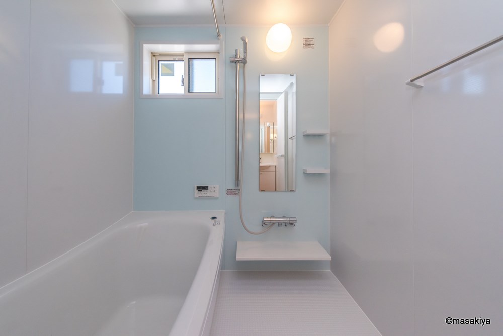 バス・シャワールーム　お風呂　一坪タイプで広々です。