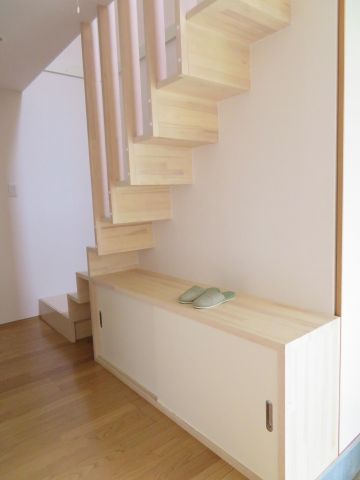 収納　階段下収納