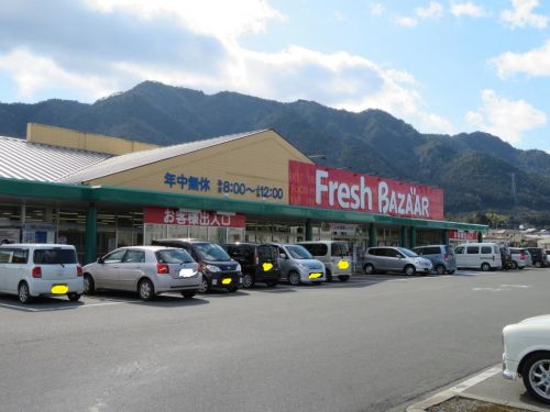 スーパー　スーパーフレッシュさとう春日店（スーパー）まで542m