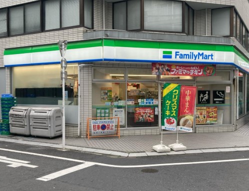 コンビニ　ファミリーマート恵比寿駅南店（コンビニ）まで60m