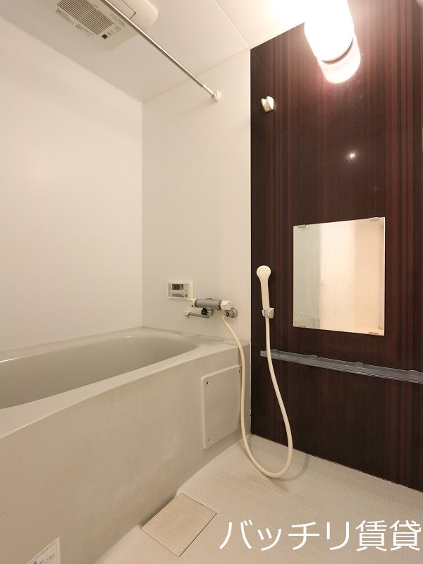 バス・シャワールーム　別号室タイプの為、現状を優先致します。