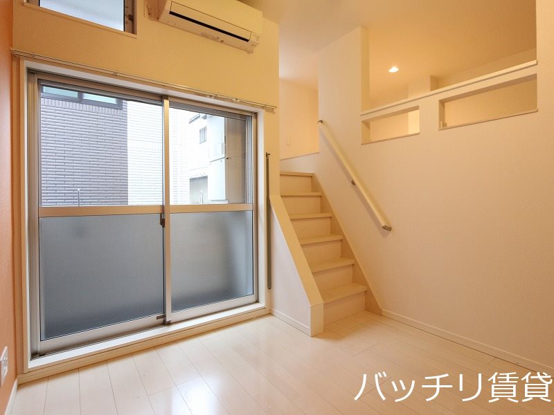 バルコニー　別号室タイプの為、現状を優先致します。