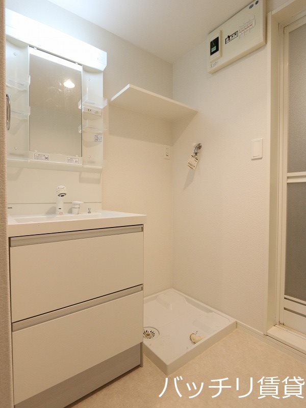 洗面設備　別号室タイプの為、現状を優先致します。