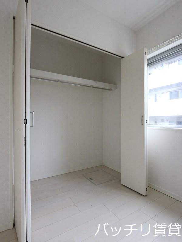 収納　別号室タイプの為、現状を優先致します。