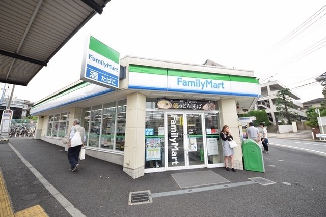 コンビニ　ファミリーマート鶴ヶ峰店（コンビニ）まで514m