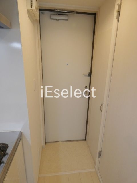 玄関　玄関には収納力の有るシューズボックス付き