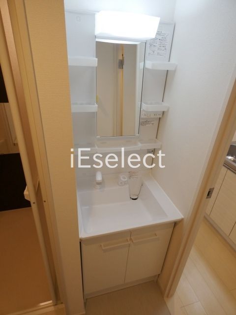 洗面設備　毎朝の身支度に便利な独立洗面台です