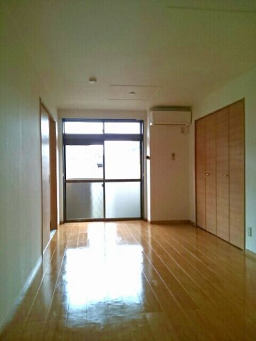 居室・リビング　ゆったり過ごせる居間です