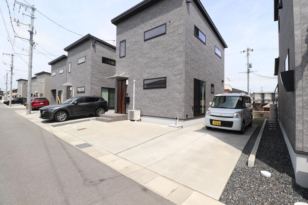 庭　お庭も広く車も停めやすい♪