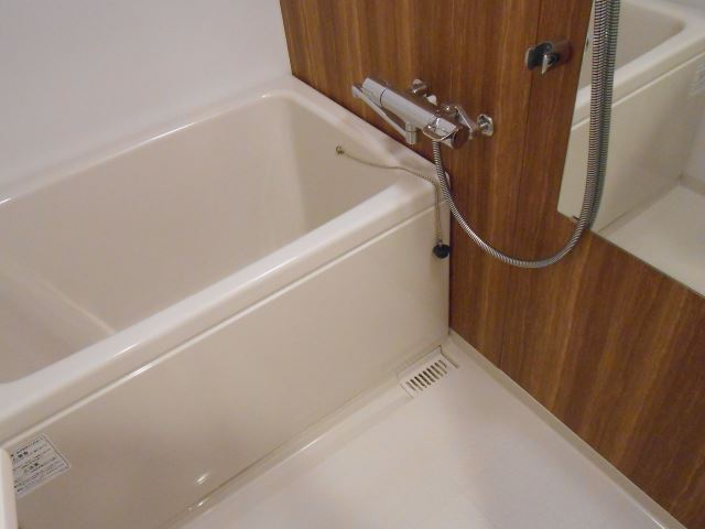 バス・シャワールーム　ゆったりのバスルーム。気持ち良さそうですね。