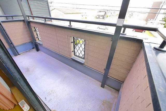 バルコニー　外からの目が気にならないバルコニーで洗濯物が干せます