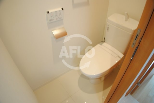 トイレ　エスライズ西本町　温水暖房便座